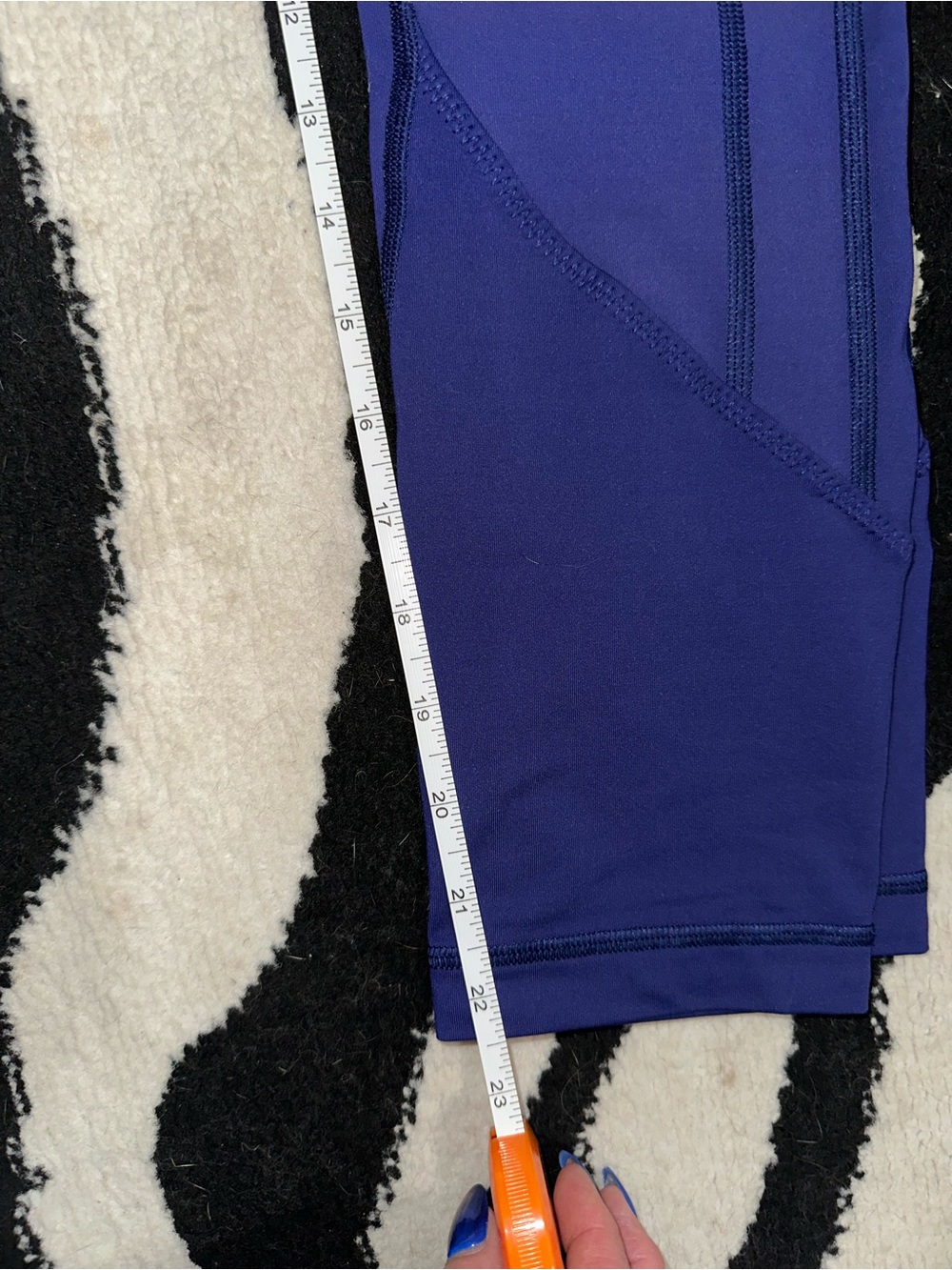 Lululemon All the right places Purple leggings size 4 23” - Picture 4 of 7